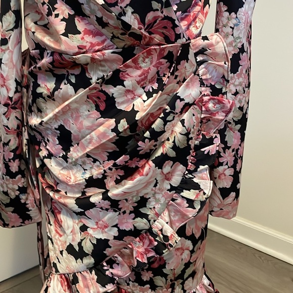 NWT Bardot Samara Rose Garden Wrap Dress - Size 4 - Picture 5 of 8